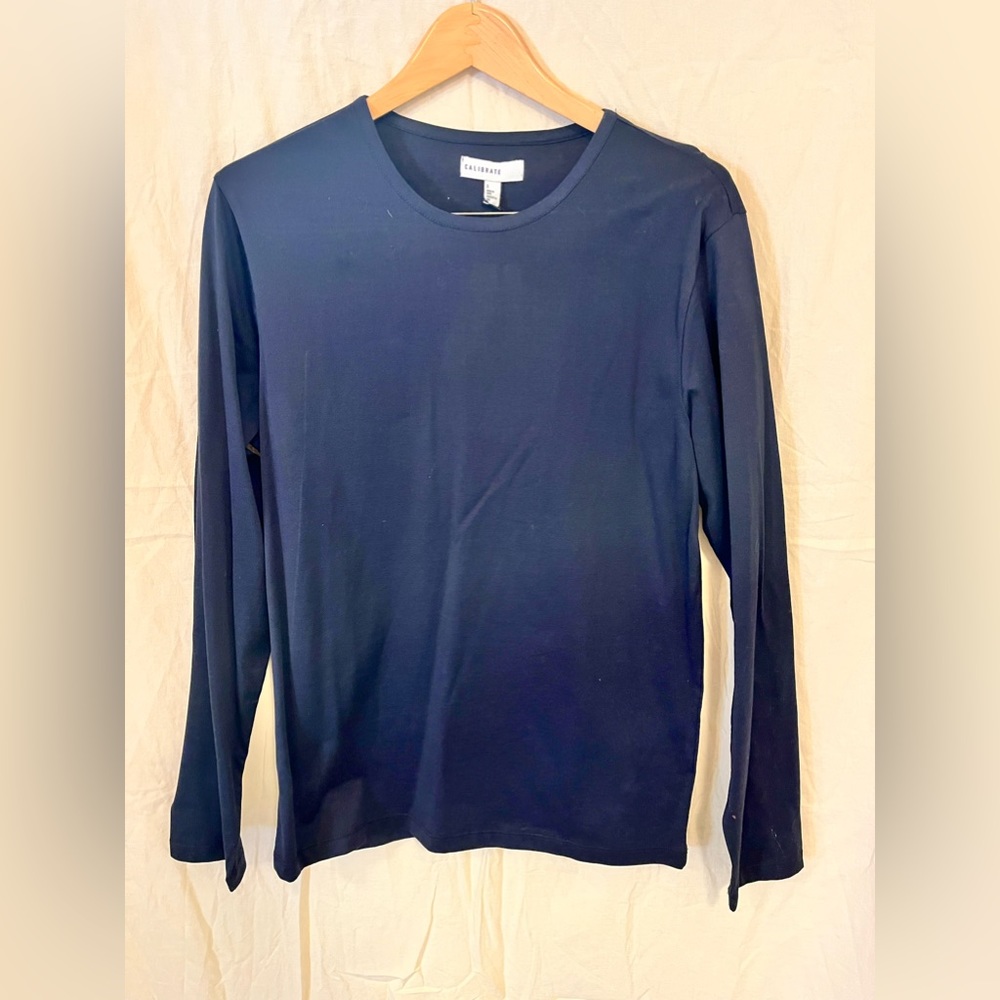 Calibrate men’s size small long sleeved T-shirt